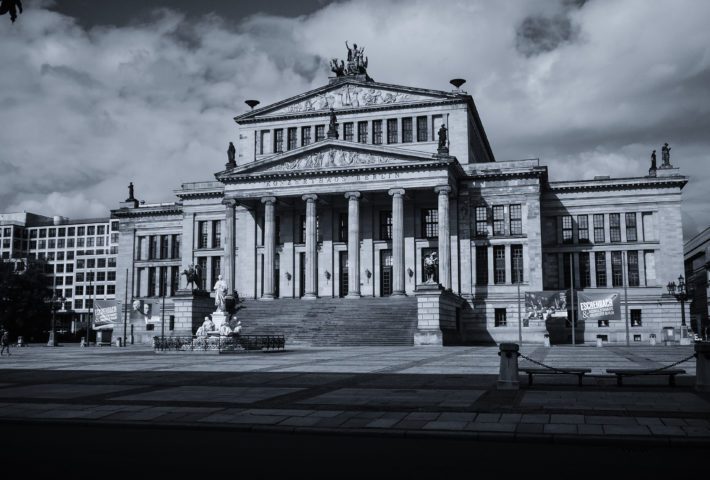 Berlin – eScooter-Tour Historische Stadtführung: Entdecke das Nikolaiviertel und den Gendarmenmarkt!