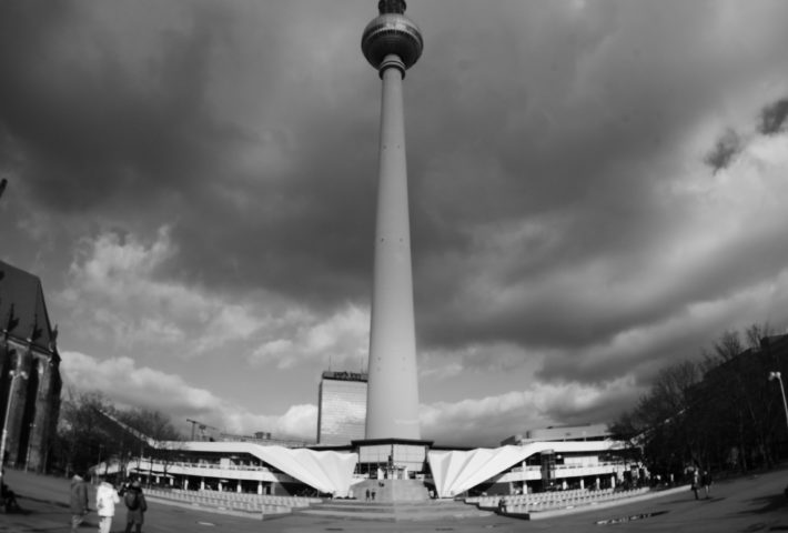 Berliner Fernsehturm: Restaurant-Fensterplatz ohne Anstehen & Alexanderplatz