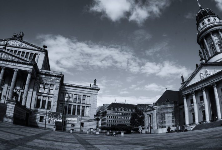 Berlin – eScooter-Tour Historische Stadtführung: Entdecke das Nikolaiviertel und den Gendarmenmarkt!