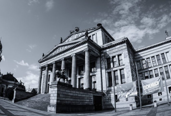 Berlin – eScooter-Tour Historische Stadtführung: Entdecke das Nikolaiviertel und den Gendarmenmarkt!