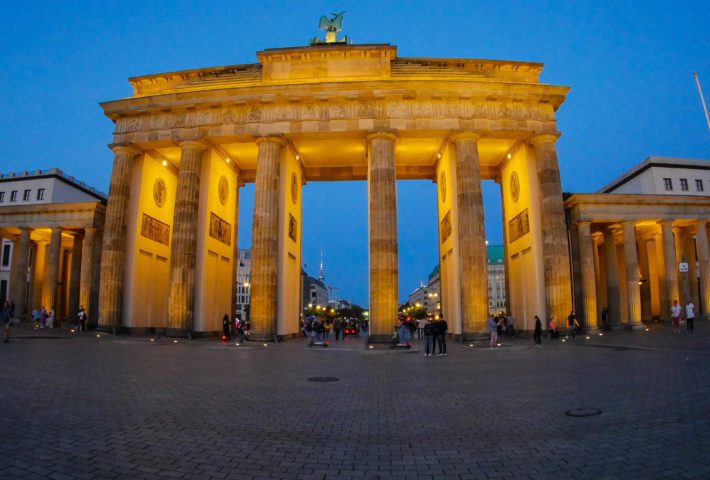 Urban Kiez Tour | Scooter | Berlins historische Wahrzeichen und Skyview-Abenteuer!